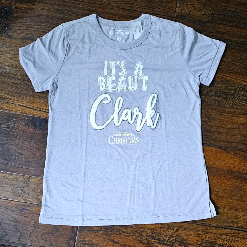 Christmas Vacation Tee Small 🎄🤶